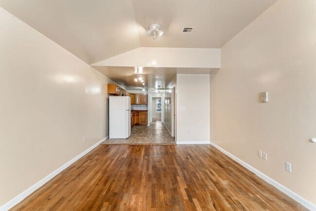 Building Photo - 285 Claremont Ave