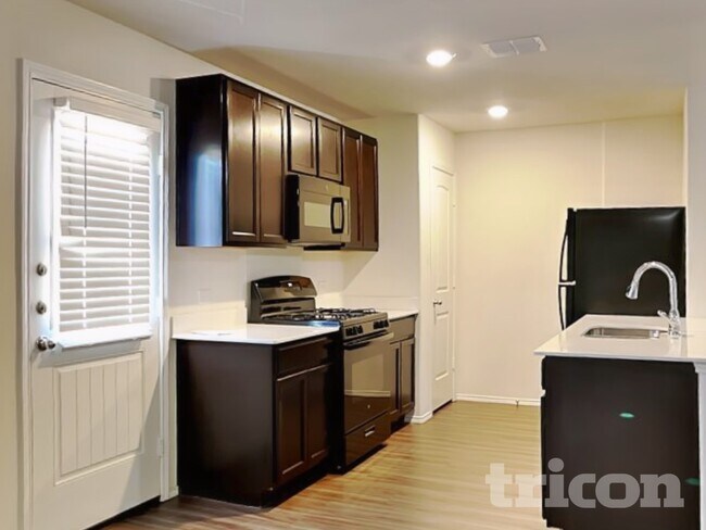 Foto del edificio - 5632 McClelland St