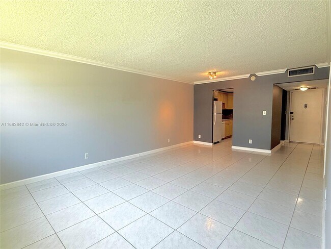 Building Photo - 2781 Taft St