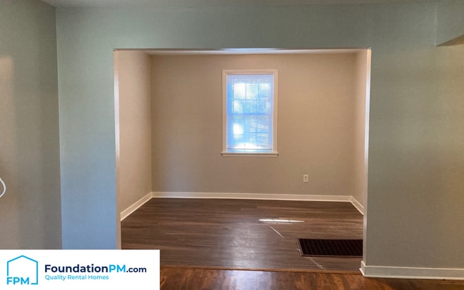 Building Photo - 1727 Dabbs Ave