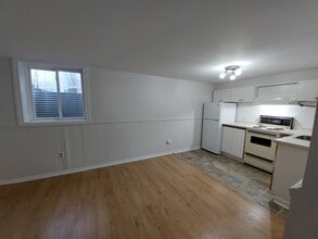 Building Photo - 32 Ridgeway Av