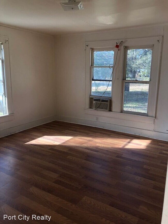 Building Photo - 3 br, 1 bath House - 2946 Regent St.