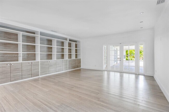 Building Photo - 13820 SW 82nd Ave