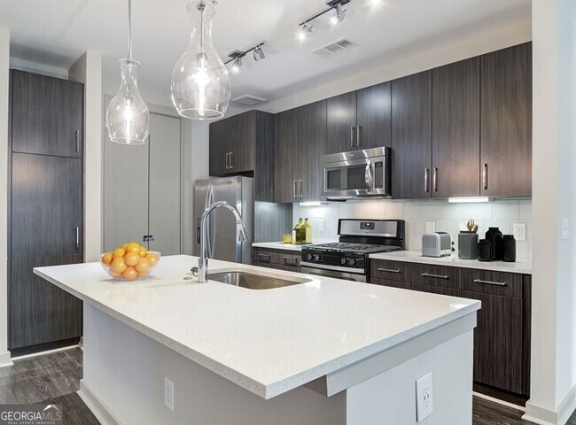 Foto del edificio - 2144 Peachtree Rd NW