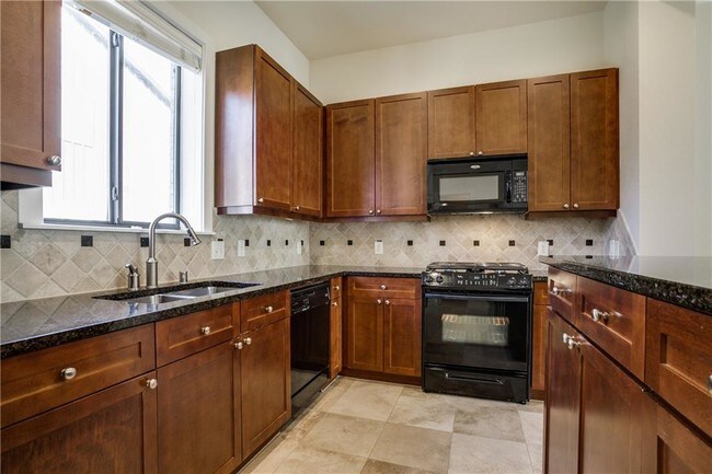 Foto del edificio - 4211 Rawlins St