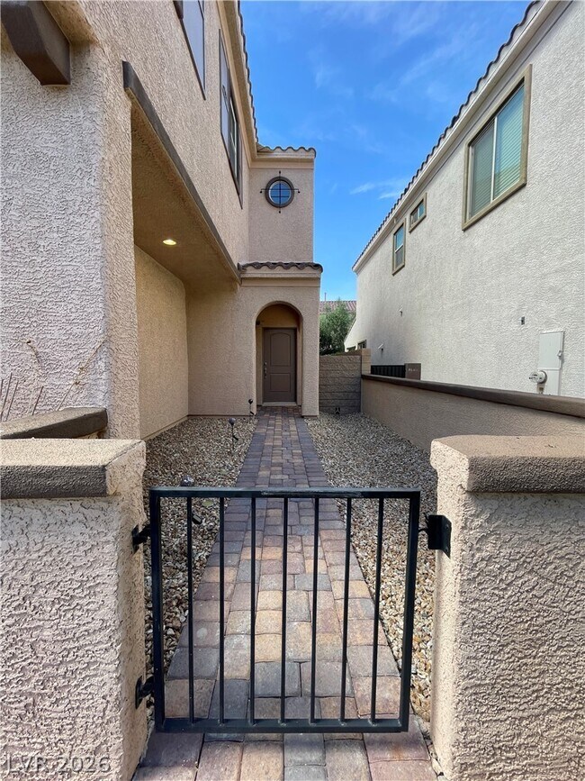 Foto del edificio - 9702 Canyon Landing Ave