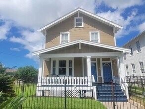Building Photo - 2225 35th St