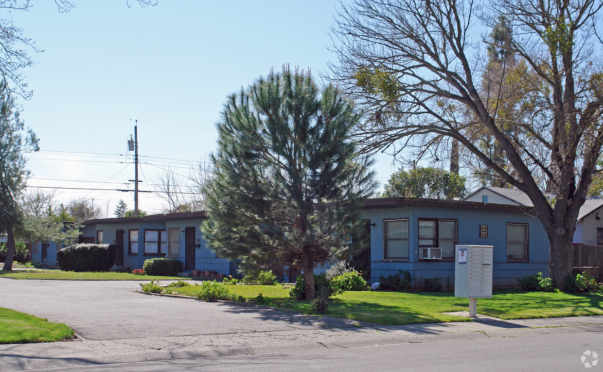 Primary Photo - 2060-2088 15th Ave