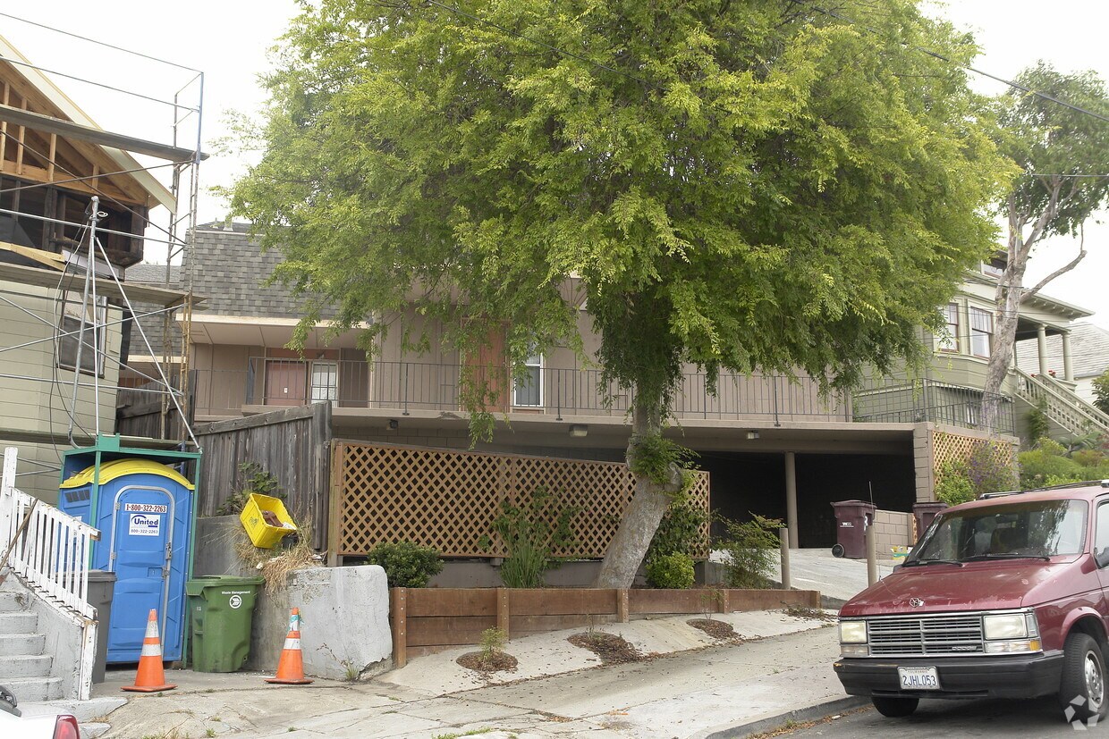 Building Photo - 2030 E 25th St
