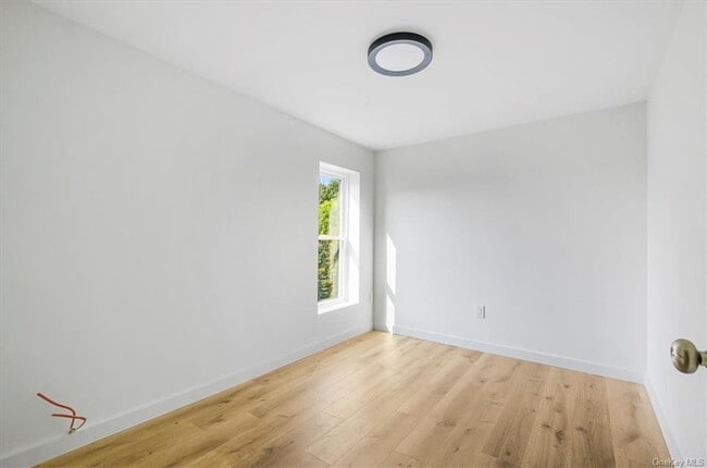 Building Photo - 9 Dubois St