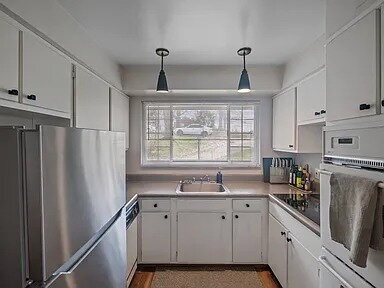 Building Photo - Your Pittsburgh home base available furnished or unfurnished.