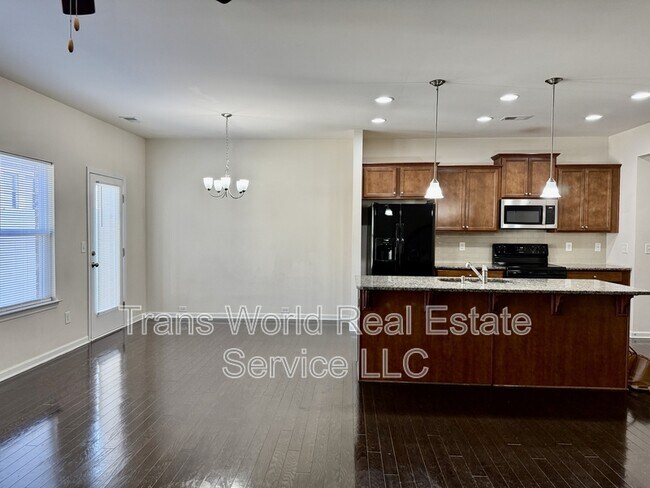 Building Photo - 257 Centerview Wy