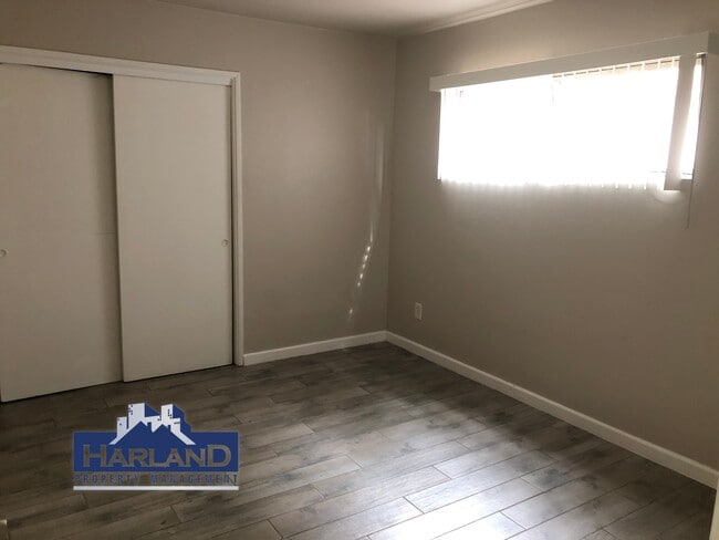 Building Photo - 1043 B Ave