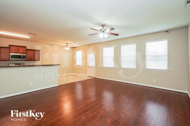 Foto del edificio - 4717 Cedar Springs Dr