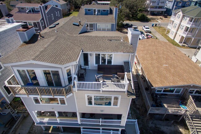 Building Photo - Beautiful beachfront condo overlooking the...