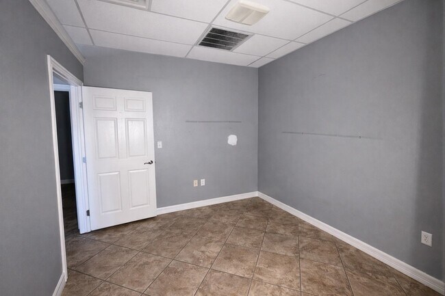 Building Photo - 2100 Sam Houston Ave