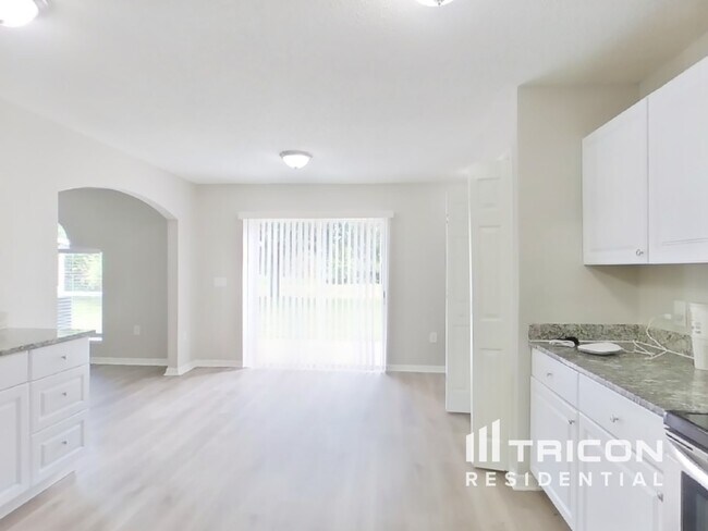 Foto del edificio - 2665 Whispering Trails Dr