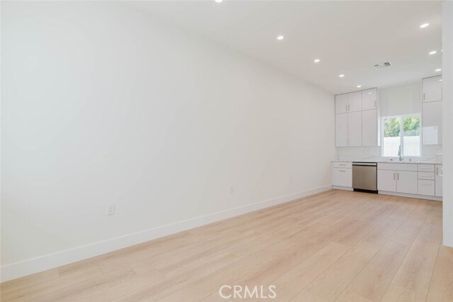 Foto del edificio - 1167 Raymond Ave