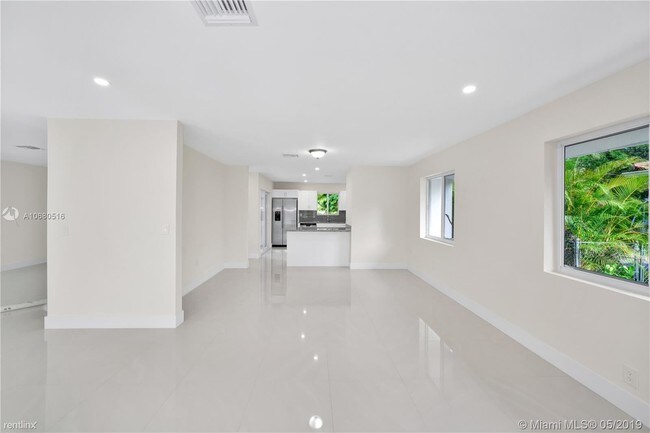 Foto del edificio - 3 br, 2 bath House - 5510 S Le Jeune Rd # B