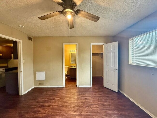 Building Photo - Tour Today! 1 Bed 1 Bath Apartment Near Downtown Tyler!