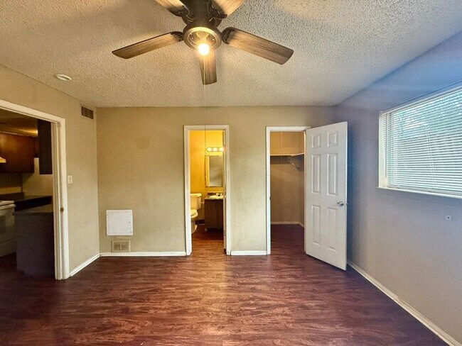 Foto del edificio - Tour Today! 1 Bed 1 Bath Apartment Near Downtown Tyler!