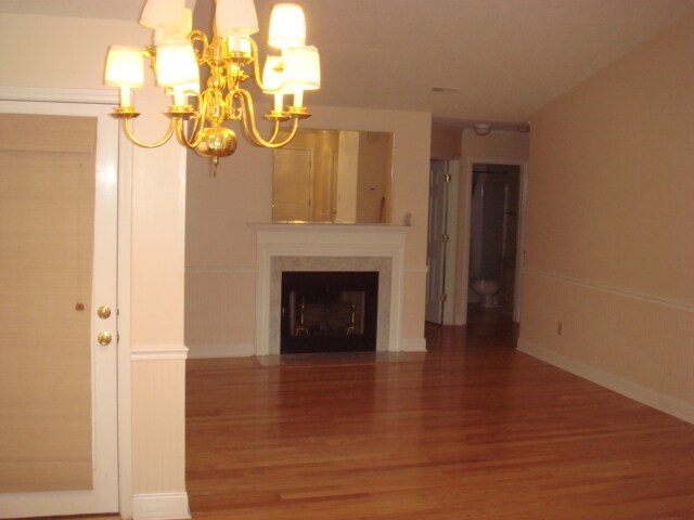 Photo - Charming 2-Bedroom Oasis with Screened Porch in Colony Lake House