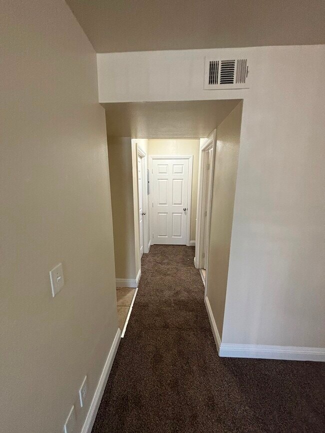 Foto del edificio - 834 1/2 E 77th St