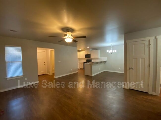 Building Photo - 779 SW 13th St