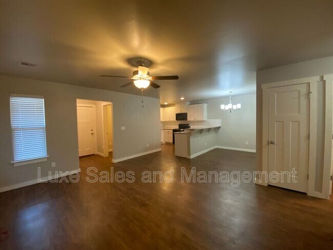 Foto del edificio - 779 SW 13th St