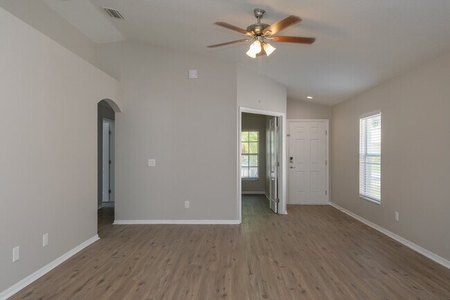 Foto del edificio - 8501 Quarter Horse Dr