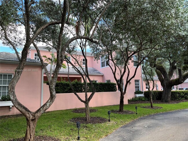 Foto del edificio - 570 Loretto Ave