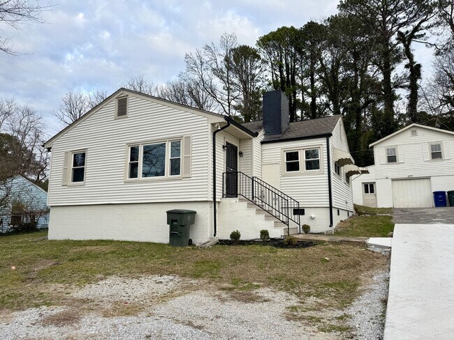 Building Photo - 1820 Tunnel Blvd