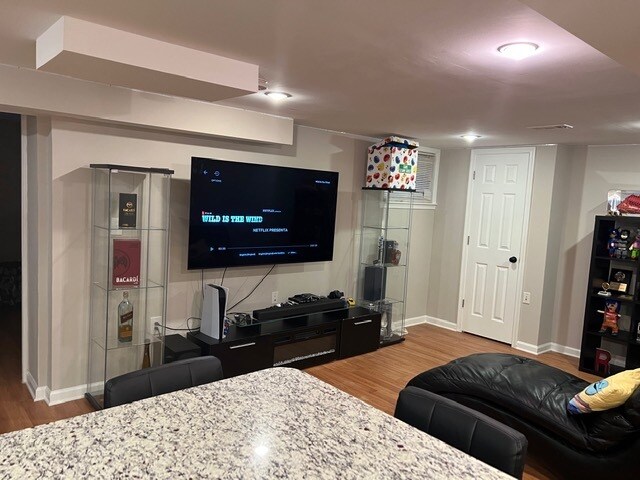 Sala de estar - 4008 Saint Barnabas Rd