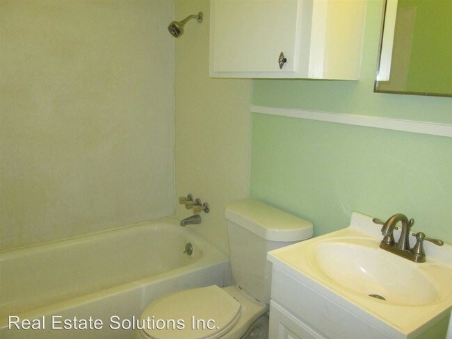 Building Photo - 3 br, 1.5 bath House - 105 Ridgeway Dr.