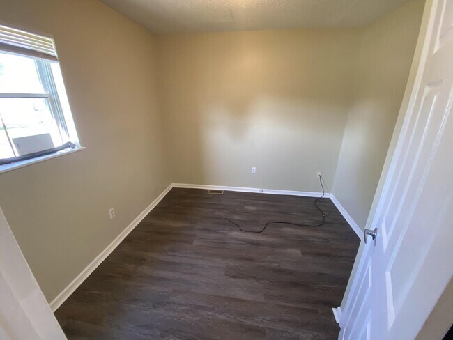 Foto del edificio - Pack Your Bags! This Updated Warren Rental is 100% Move-In Ready OWNER SPECIAL- 1 month FREE