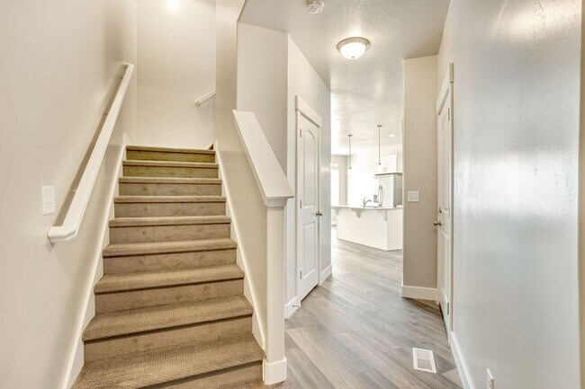 Foto del edificio - Dog Friendly Exchange Townhome