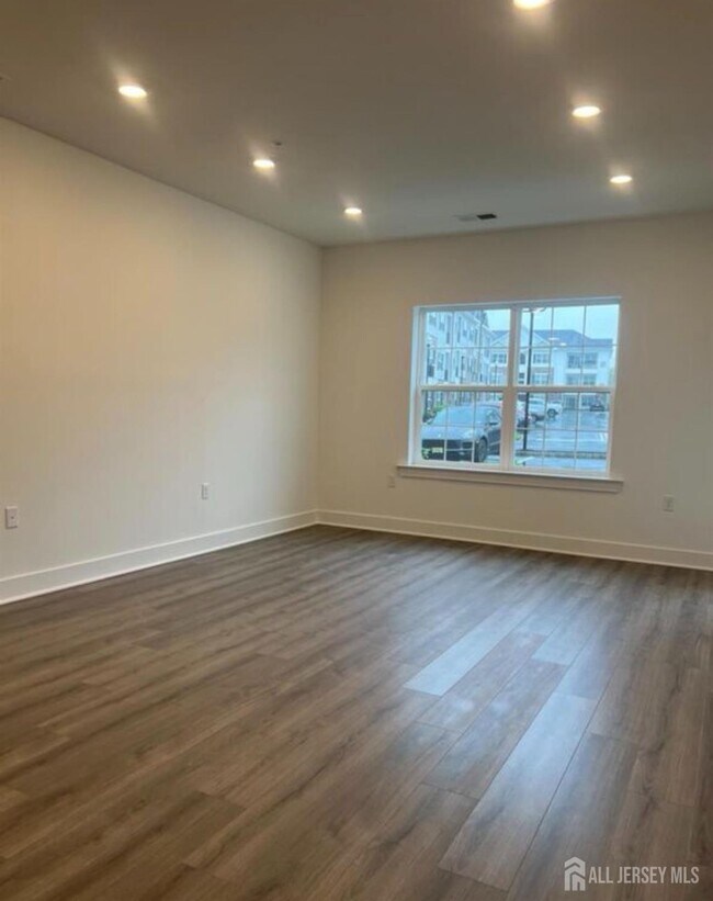 Foto del edificio - 1015 Vanderbergh Blvd