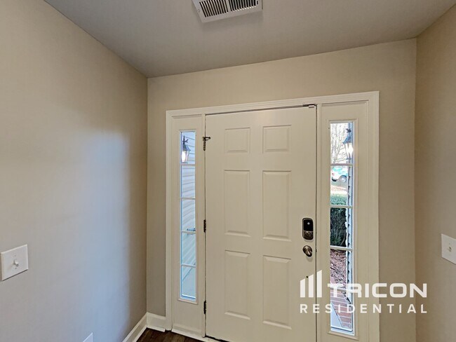 Foto del edificio - 4586 Woodway Dr