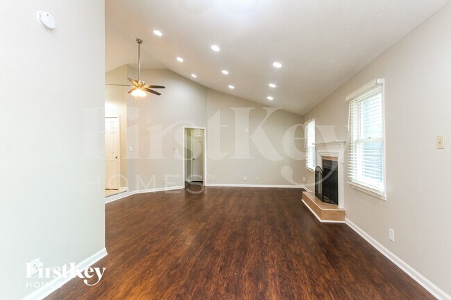 Foto del edificio - 5038 Deer Creek Pl