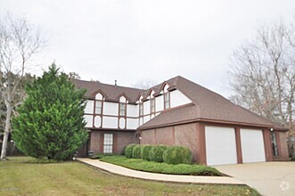 Building Photo - 1795 Dunwoody Dr