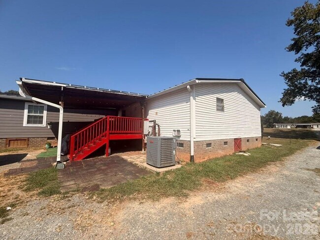 Foto del edificio - 6117 Sunrise Ln