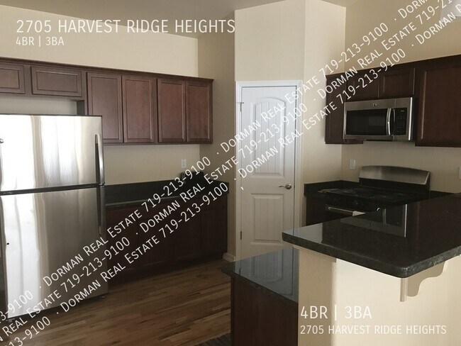 Building Photo - Immaculate like new town home!
