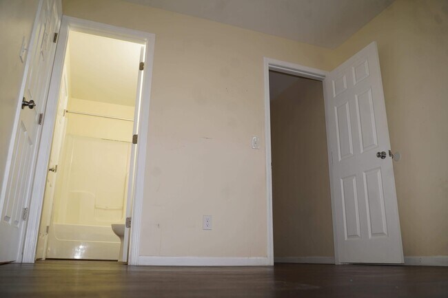 Bedroom W bathroom - 957 Prosperity Ave
