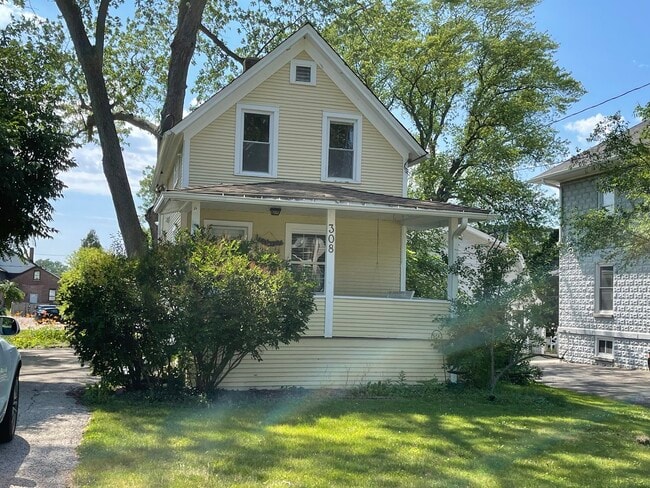 Building Photo - 308 S Washington St