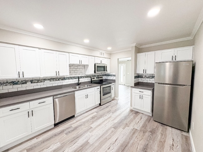 Building Photo - 515 E Dunbar Dr