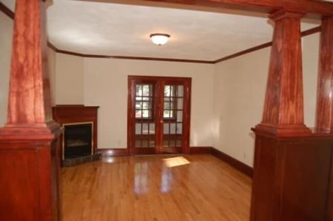 Building Photo - 209 N Few St