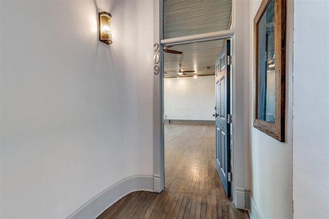 Foto del edificio - 725 W Magnolia Ave