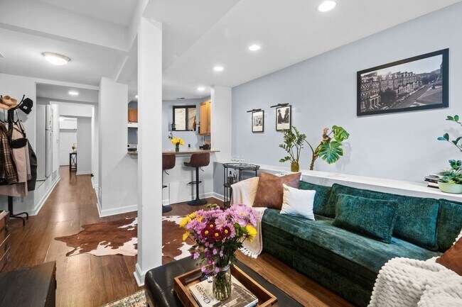 Foto del edificio - 4755 Malden St