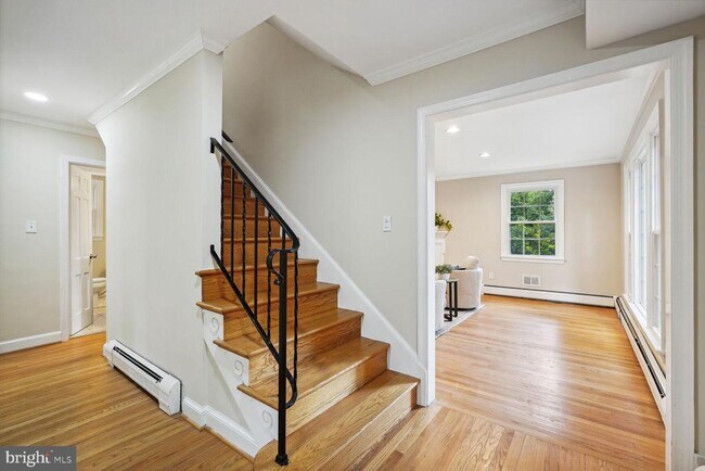 Building Photo - 9211 Hollyoak Dr