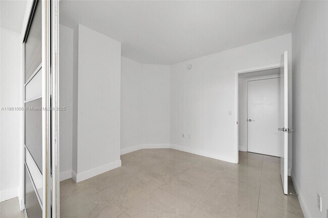 Foto del edificio - 3001 Turnberry Way